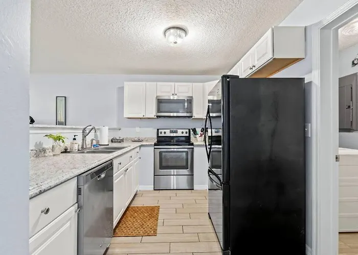 Fully Equipped Beach Paradise! Walk To Beach!