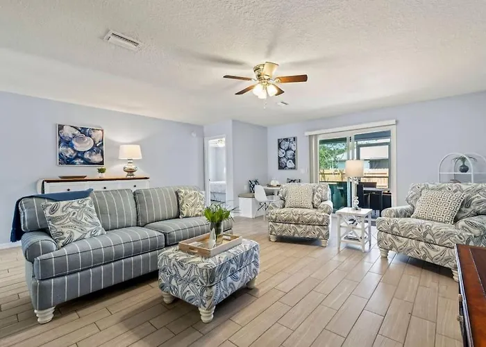 Fully Equipped Beach Paradise! Walk To Beach!