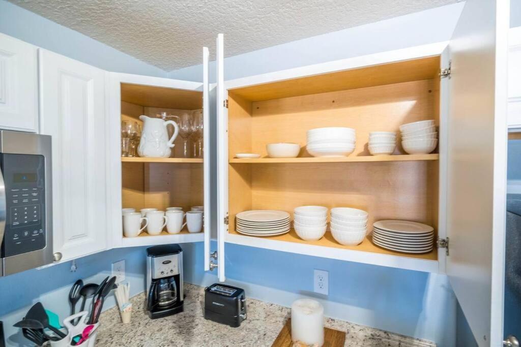 Fully Equipped Paradise! Walk To Beach! Apartment