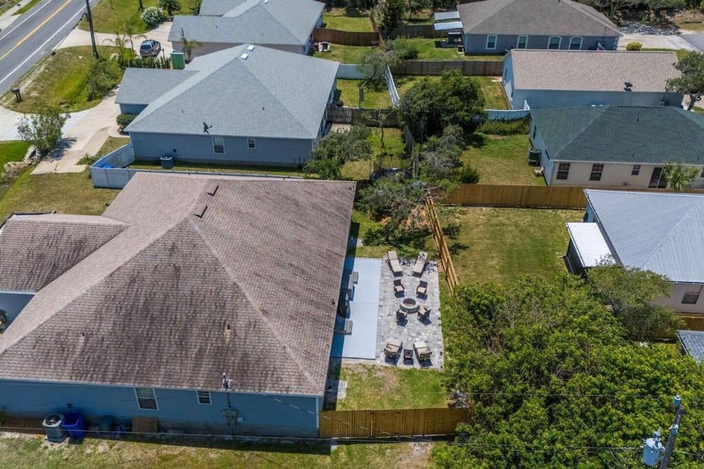 Fully Equipped Paradise! Walk To Beach!